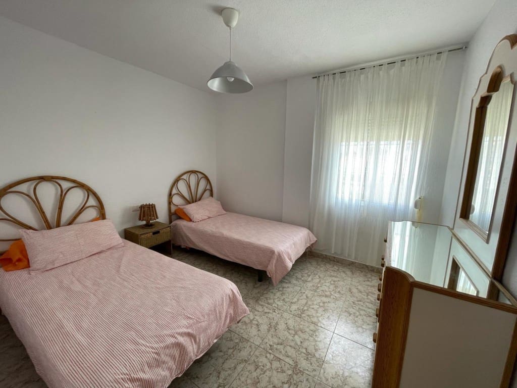 3 slaapkamer Flat te huur in Chilches met zwembad - € 1.050 (Ref: 4314395)