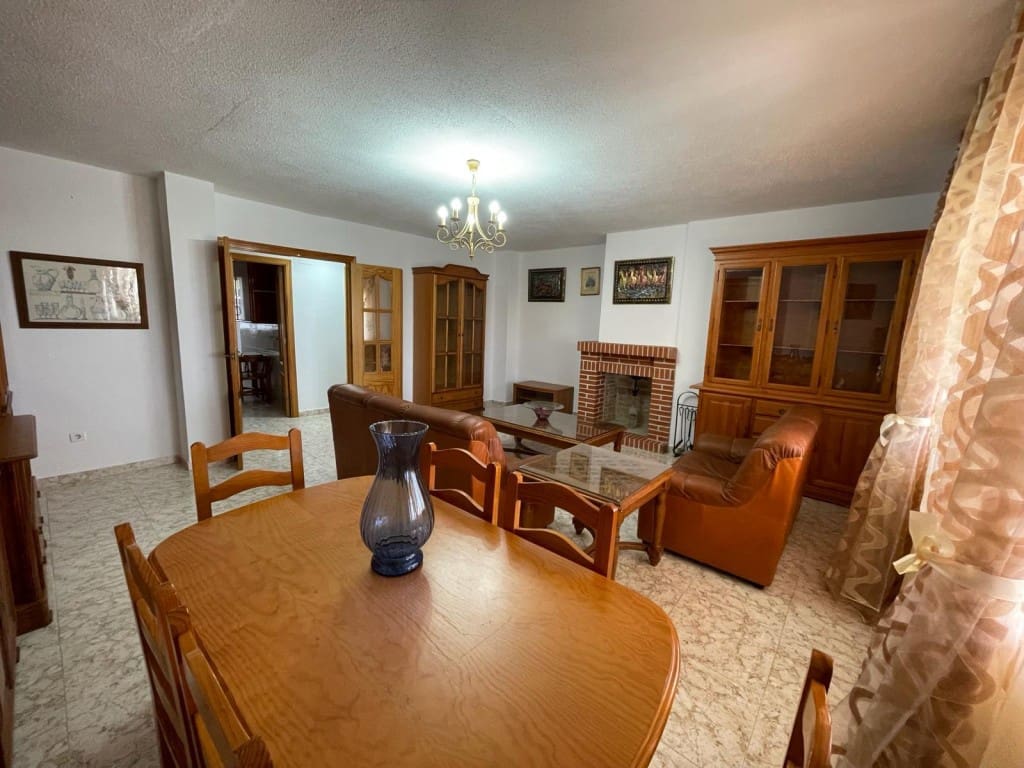 3 slaapkamer Flat te huur in Chilches met zwembad - € 1.050 (Ref: 4314395)