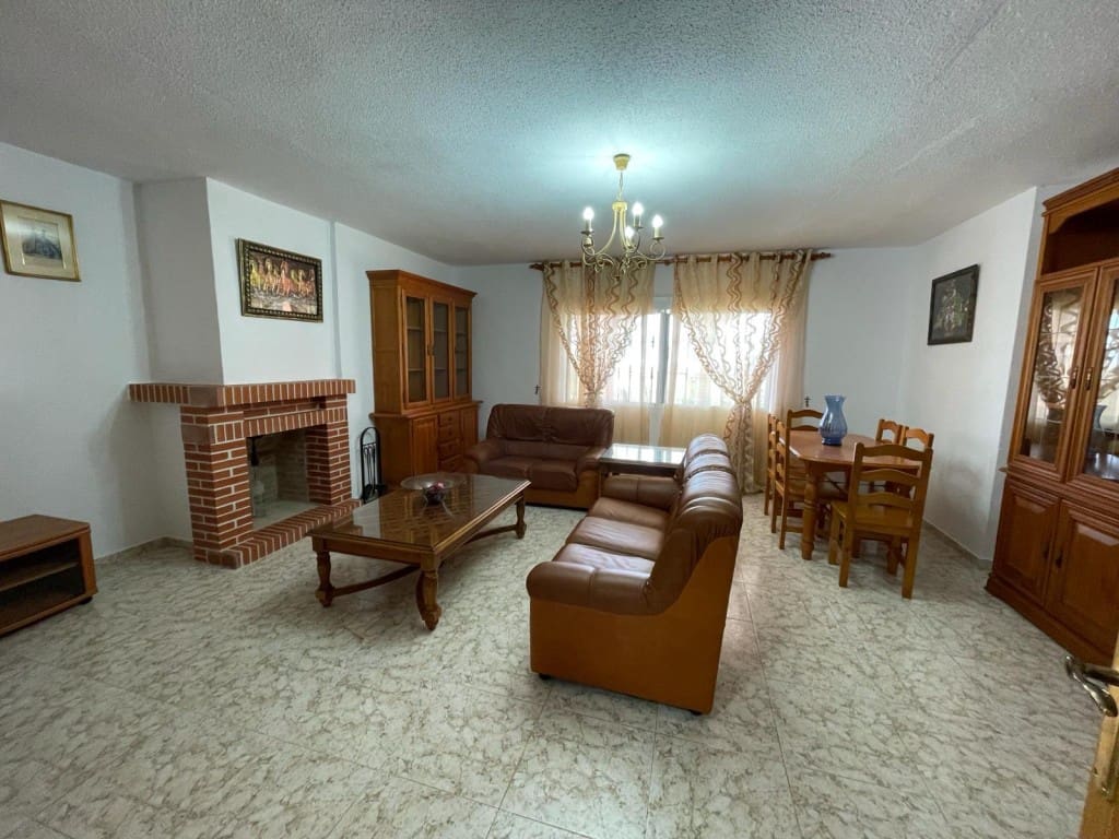 3 slaapkamer Flat te huur in Chilches met zwembad - € 1.050 (Ref: 4314395)