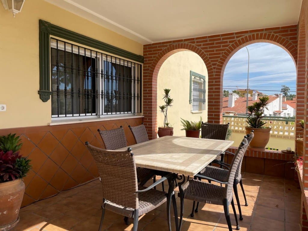 3 slaapkamer Flat te huur in Chilches met zwembad - € 1.050 (Ref: 4314395)