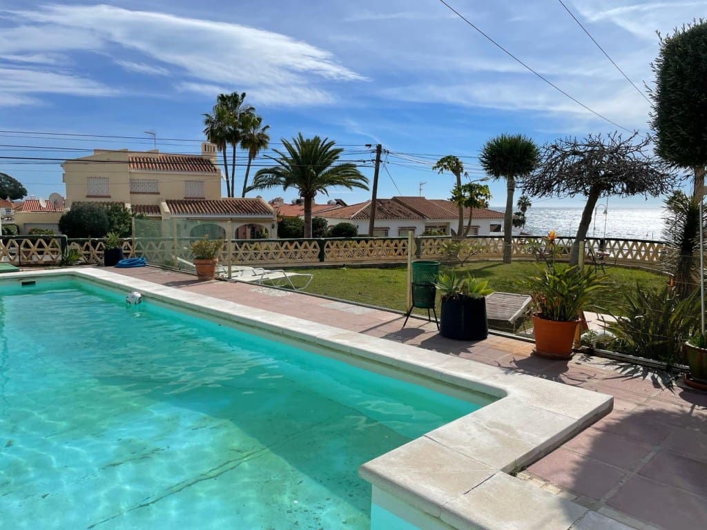 3 slaapkamer Flat te huur in Chilches met zwembad - € 1.050 (Ref: 4314395)