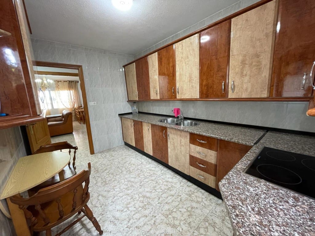 3 slaapkamer Flat te huur in Chilches met zwembad - € 1.050 (Ref: 4314395)