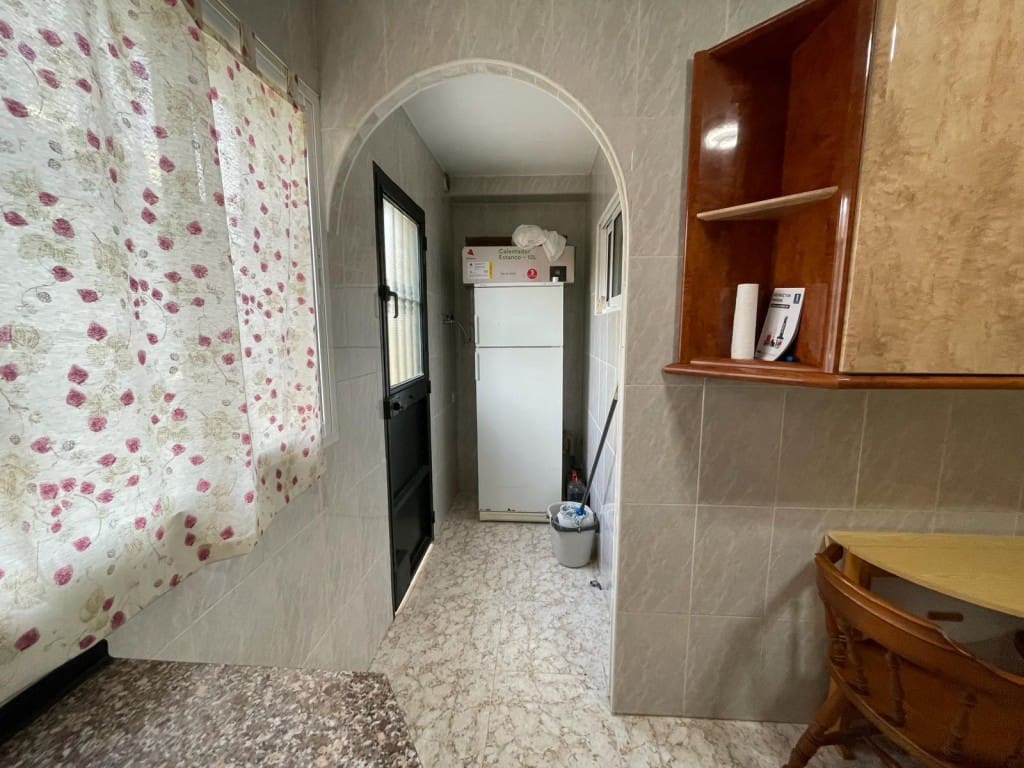 3 slaapkamer Flat te huur in Chilches met zwembad - € 1.050 (Ref: 4314395)
