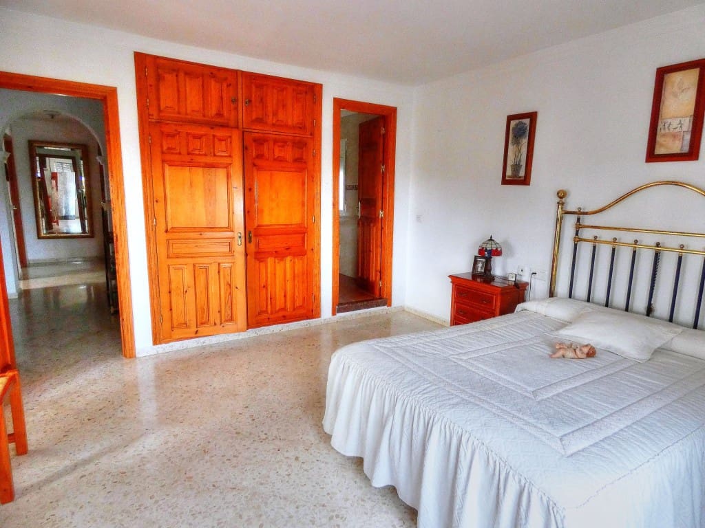 3 soveværelse Finca/Landehus til salg i Benajarafe med garage - € 365.000 (Ref: 4419057)