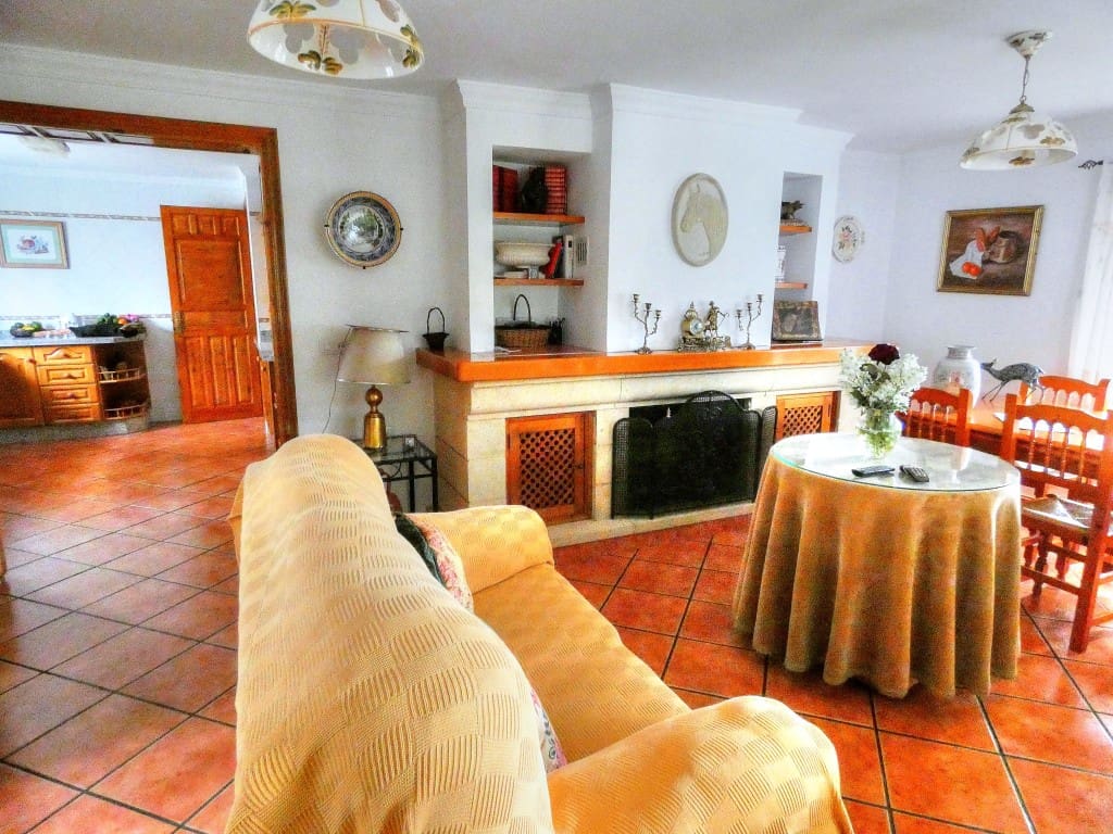 3 soveværelse Finca/Landehus til salg i Benajarafe med garage - € 365.000 (Ref: 4419057)