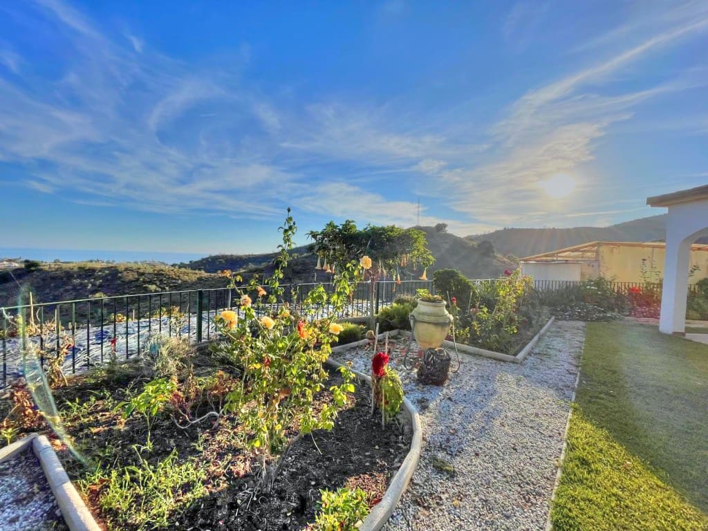 3 soveværelse Finca/Landehus til salg i Benajarafe med garage - € 365.000 (Ref: 4419057)