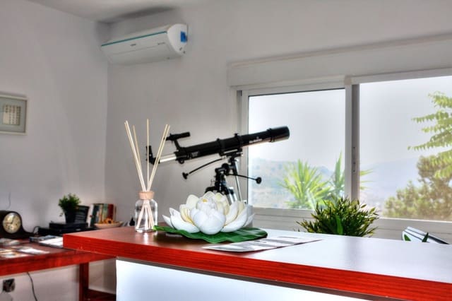 6 sovrum Finca/Hus på landet till salu i Comares med pool - 540 000 € (Ref: 4700259)