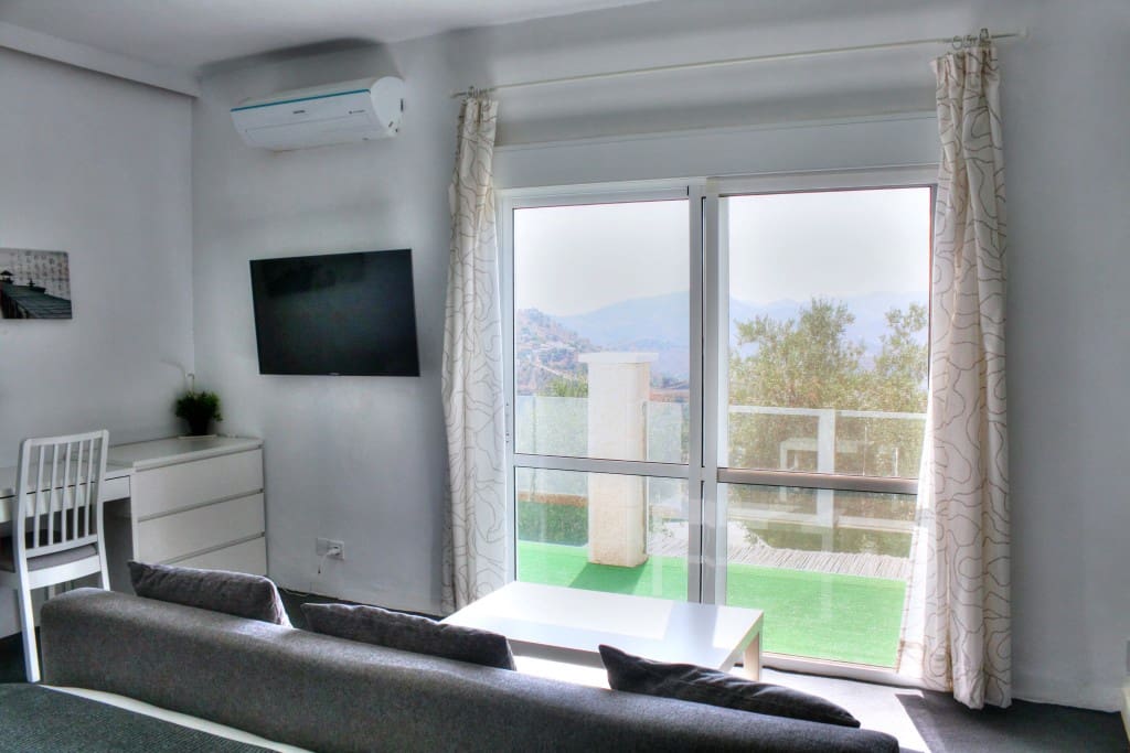 6 soveværelse Finca/Landehus til salg i Comares med swimmingpool - € 540.000 (Ref: 4700259)