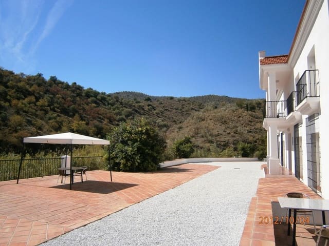 7 sypialnia Hotel na sprzedaż w Macharaviaya z basenem garażem - 995 000 € (Ref: 4911969)