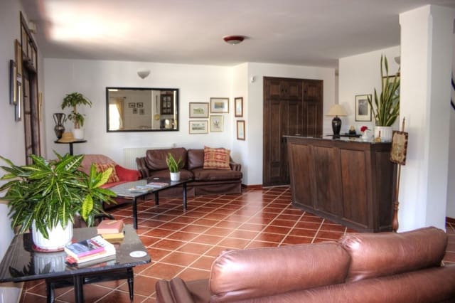 7 sypialnia Hotel na sprzedaż w Macharaviaya z basenem garażem - 995 000 € (Ref: 4911969)