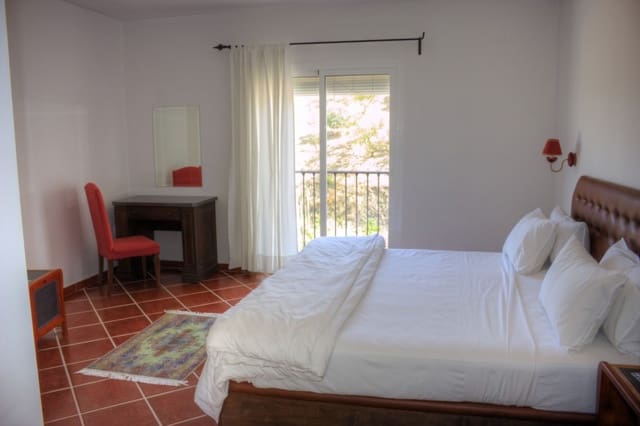 7 sypialnia Hotel na sprzedaż w Macharaviaya z basenem garażem - 995 000 € (Ref: 4911969)