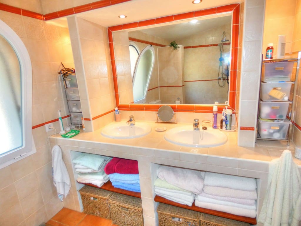 3 sypialnia Willa na sprzedaż w Riogordo z basenem garażem - 575 000 € (Ref: 5119511)