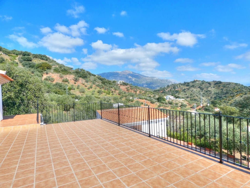 3 sypialnia Willa na sprzedaż w Riogordo z basenem garażem - 575 000 € (Ref: 5119511)