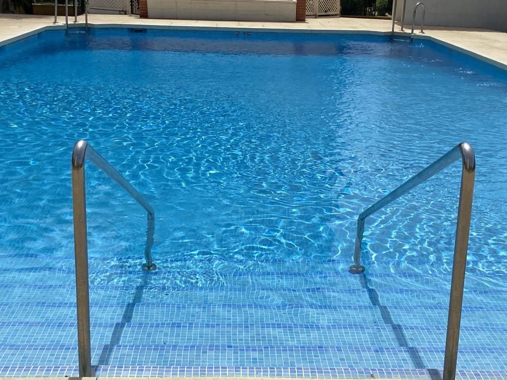 1 quarto Apartamento para arrendar em Benajarafe com piscina - 700 € (Ref: 5526780)