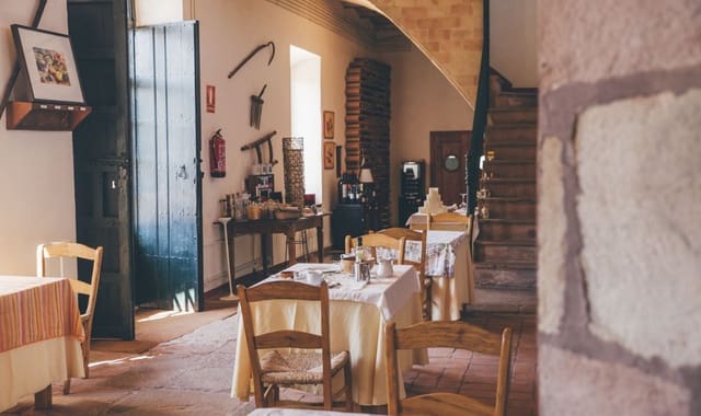 10 bedroom Hotel for sale in Córdoba city with pool - € 985,000 (Ref: 6125745)