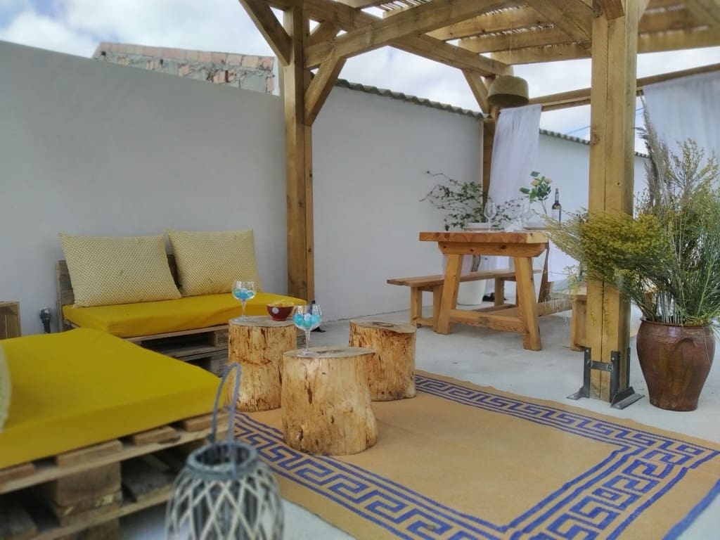 7 bedroom Guesthouse/B & B for sale in Arenas del Rey with pool €