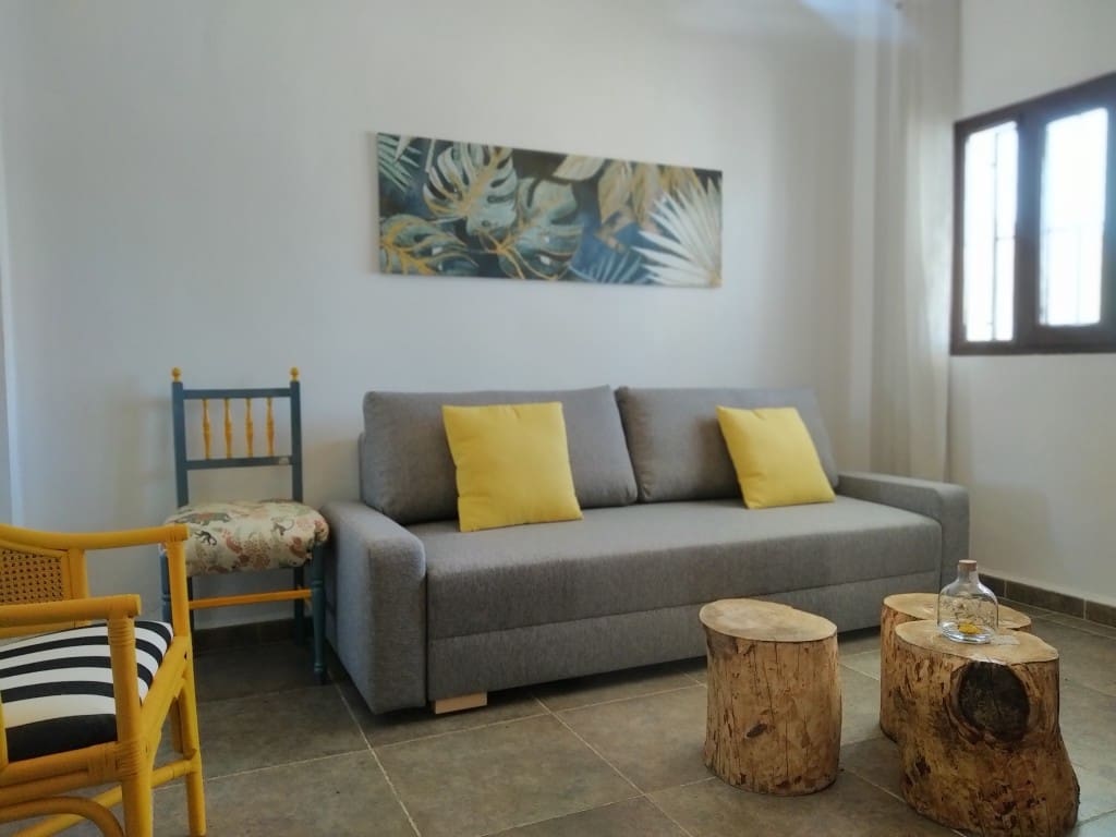 7 bedroom Guesthouse/B & B for sale in Arenas del Rey with pool €