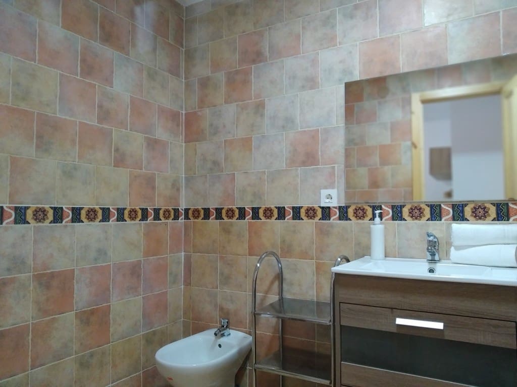 7 bedroom Guesthouse/B & B for sale in Arenas del Rey with pool €