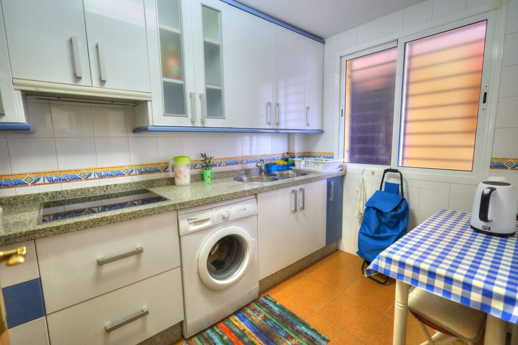 2 sovrum Lägenhet att hyra i Benajarafe med pool garage - 850 € (Ref: 6421411)