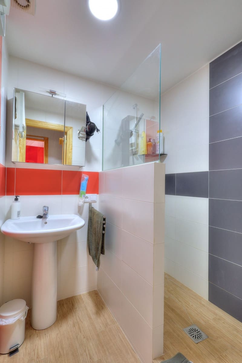 2 slaapkamer Appartement te huur in Benajarafe met zwembad garage - € 900 (Ref: 6946234)