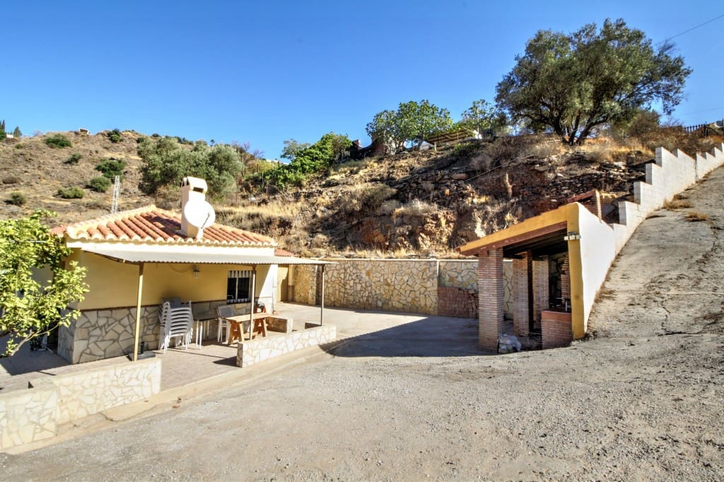 3 soveværelse Finca/Landehus til salg i Velez-Malaga - € 160.000 (Ref: 7078774)