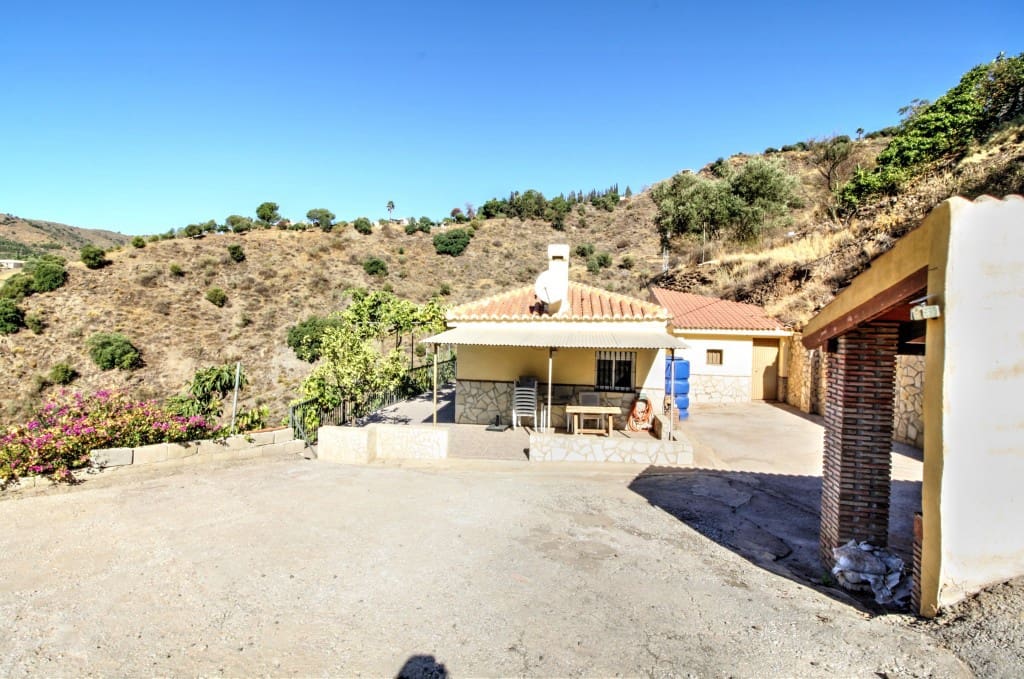 3 soveværelse Finca/Landehus til salg i Velez-Malaga - € 160.000 (Ref: 7078774)