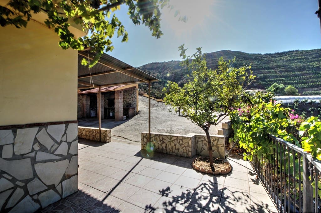 3 soveværelse Finca/Landehus til salg i Velez-Malaga - € 160.000 (Ref: 7078774)