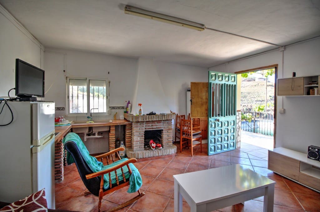 3 soveværelse Finca/Landehus til salg i Velez-Malaga - € 160.000 (Ref: 7078774)