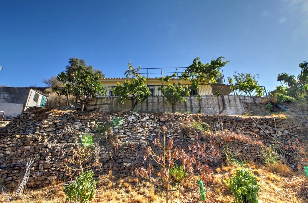 3 soveværelse Finca/Landehus til salg i Velez-Malaga - € 160.000 (Ref: 7078774)