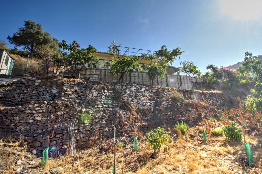 3 soveværelse Finca/Landehus til salg i Velez-Malaga - € 160.000 (Ref: 7078774)