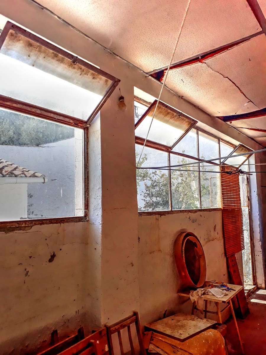 11 soveværelse Hotel til salg i Alfarnate - € 95.000 (Ref: 7478410)