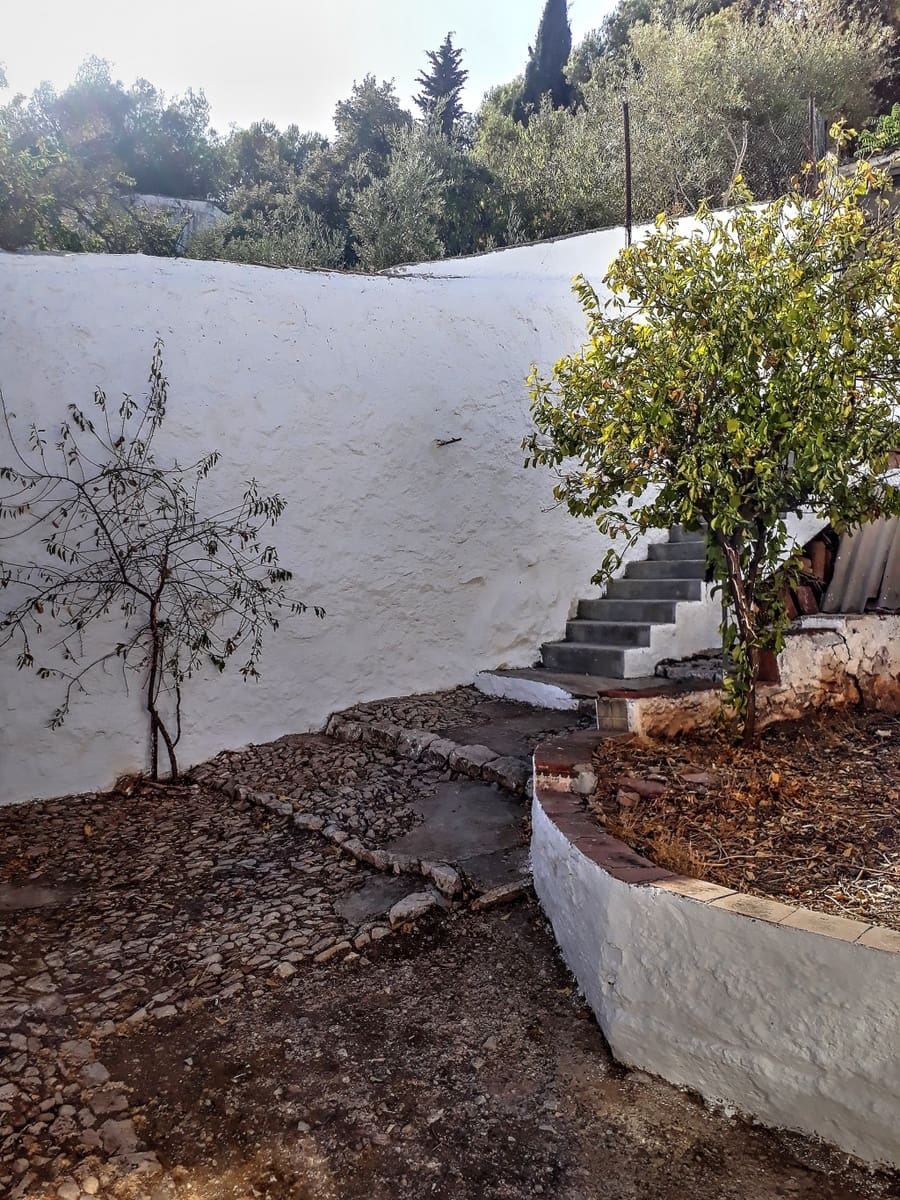 11 soveværelse Hotel til salg i Alfarnate - € 95.000 (Ref: 7478410)