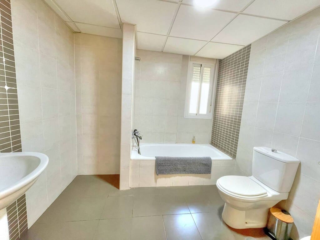 Ático de 4 habitaciones en Riogordo en venta - 197.000 € (Ref: 7512588)