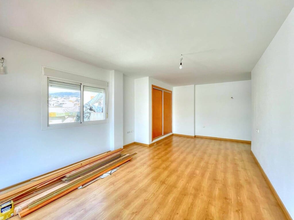 Ático de 4 habitaciones en Riogordo en venta - 197.000 € (Ref: 7512588)