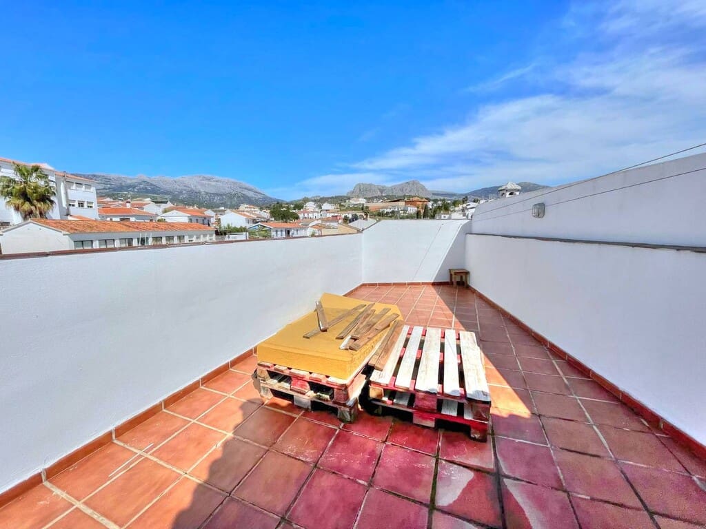 Ático de 4 habitaciones en Riogordo en venta - 197.000 € (Ref: 7512588)