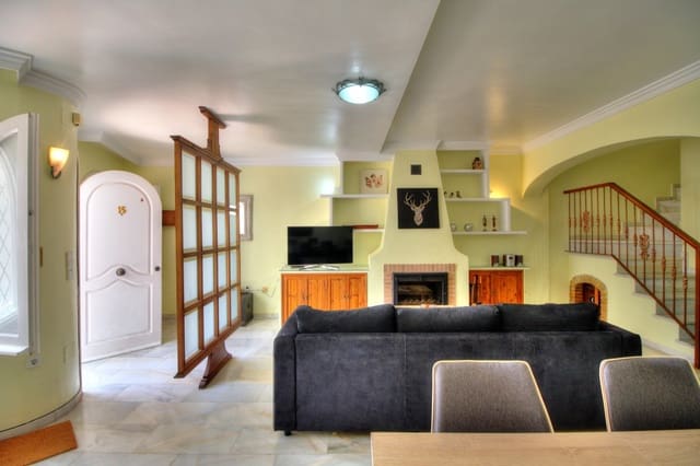 2 bedroom Townhouse for rent in Benajarafe, Vélez-Málaga with pool - € 900 (Ref: 7698978)