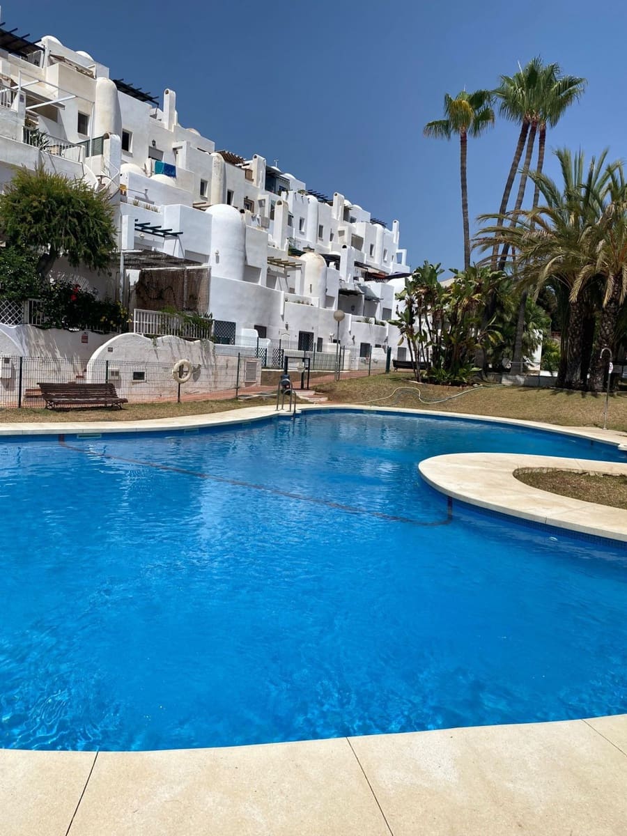 2 bedroom Townhouse for rent in Benajarafe with pool - € 900 (Ref: 7698978)