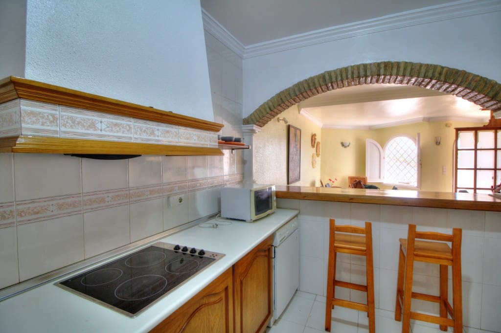2 bedroom Townhouse for rent in Benajarafe with pool - € 900 (Ref: 7698978)