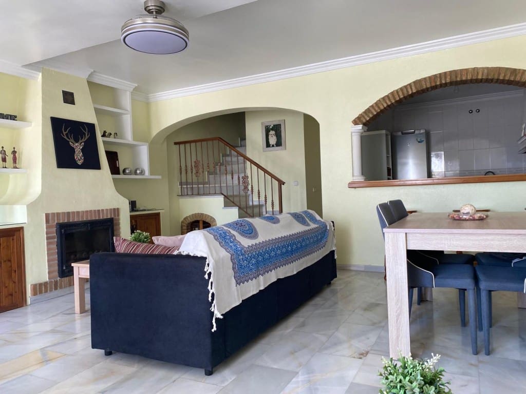 2 bedroom Townhouse for rent in Benajarafe with pool - € 900 (Ref: 7698978)