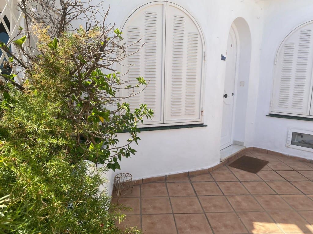 2 bedroom Townhouse for rent in Benajarafe with pool - € 900 (Ref: 7698978)