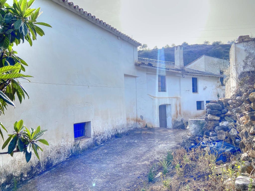 4 sypialnia Finka/Dom wiejski na sprzedaż w Riogordo z basenem garażem - 373 000 € (Ref: 7724637)