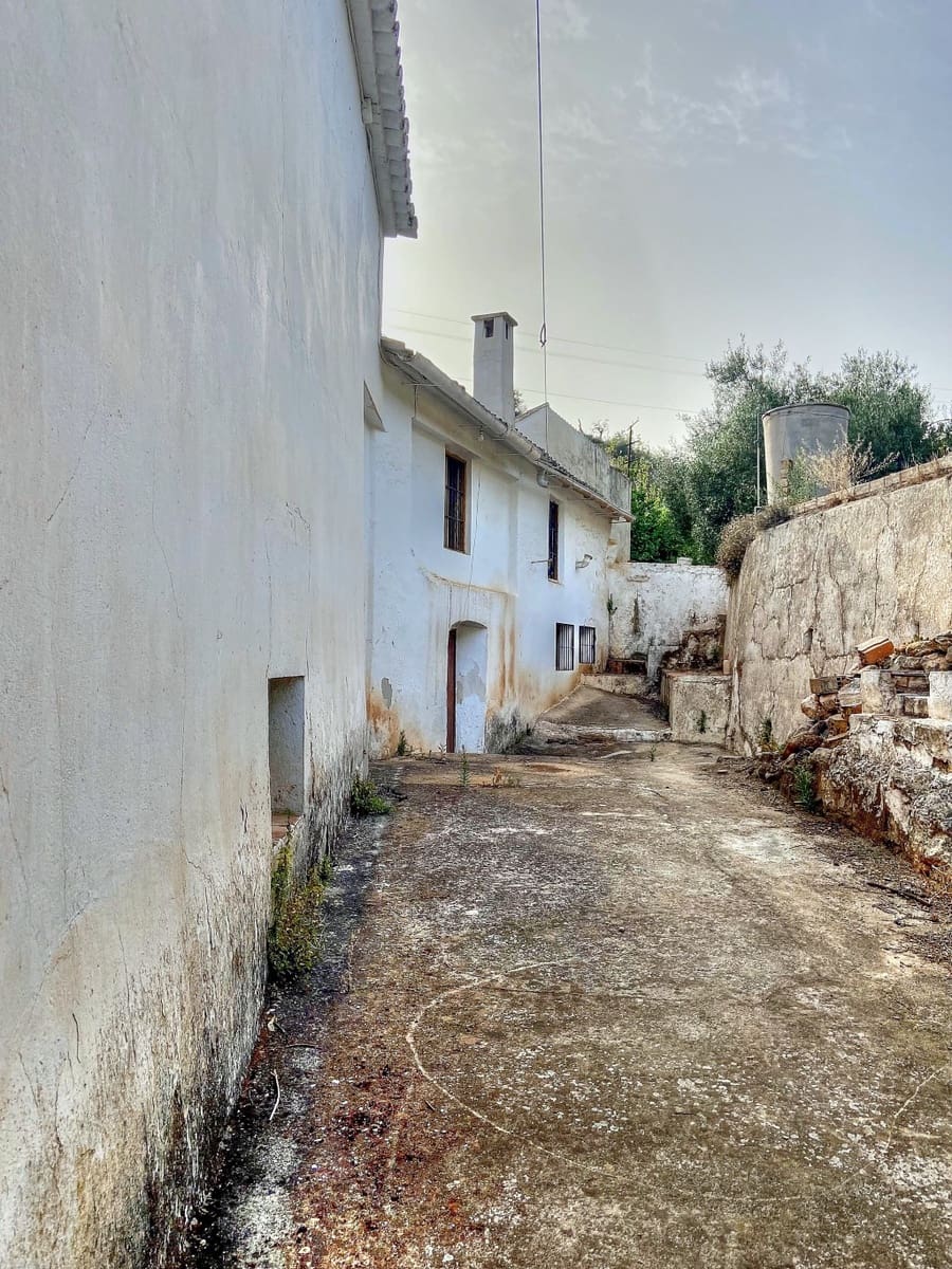 4 sypialnia Finka/Dom wiejski na sprzedaż w Riogordo z basenem garażem - 373 000 € (Ref: 7724637)