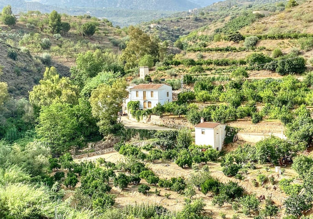 4 sypialnia Finka/Dom wiejski na sprzedaż w Riogordo z basenem garażem - 373 000 € (Ref: 7724637)