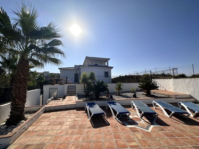 5 soveværelse Villa til salg i Los Romanes, Viñuela med swimmingpool - € 699.000 (Ref: 7846367)