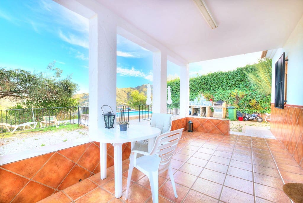 4 soveværelse Finca/Landehus til salg i Comares med swimmingpool - € 260.000 (Ref: 7932523)