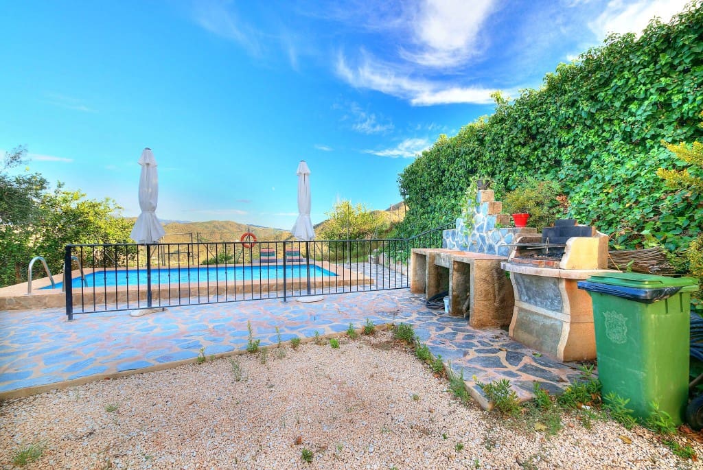 4 soveværelse Finca/Landehus til salg i Comares med swimmingpool - € 260.000 (Ref: 7932523)