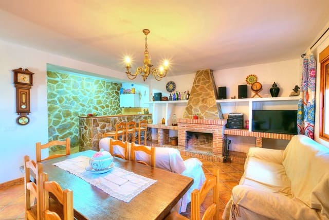 4 soveværelse Finca/Landehus til salg i Comares med swimmingpool - € 260.000 (Ref: 7932523)