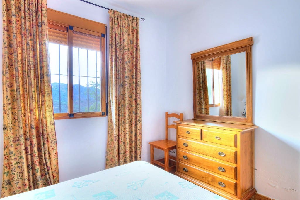 4 soveværelse Finca/Landehus til salg i Comares med swimmingpool - € 260.000 (Ref: 7932523)