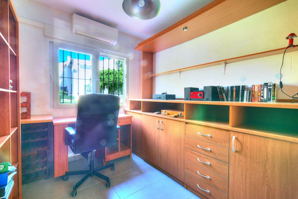 3 bedroom Townhouse for sale in Caleta de Vélez, VélezMálaga with pool