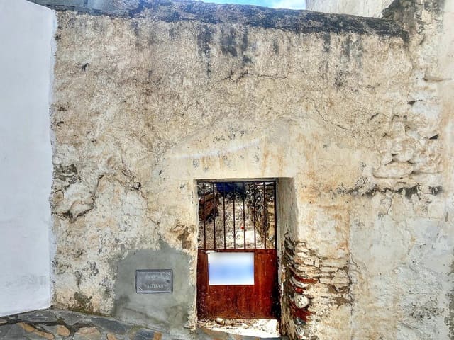 Ruin till salu i Salares - 50 000 € (Ref: 8165037)